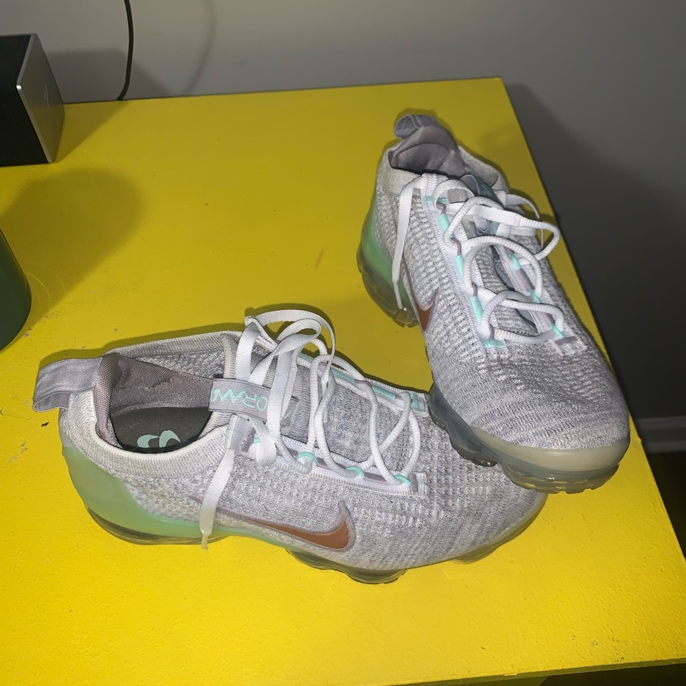 FLASH SALE(Ending SOON)‼️ Nike Air Vapormax FK(GS) 2021 Women’s Size 7